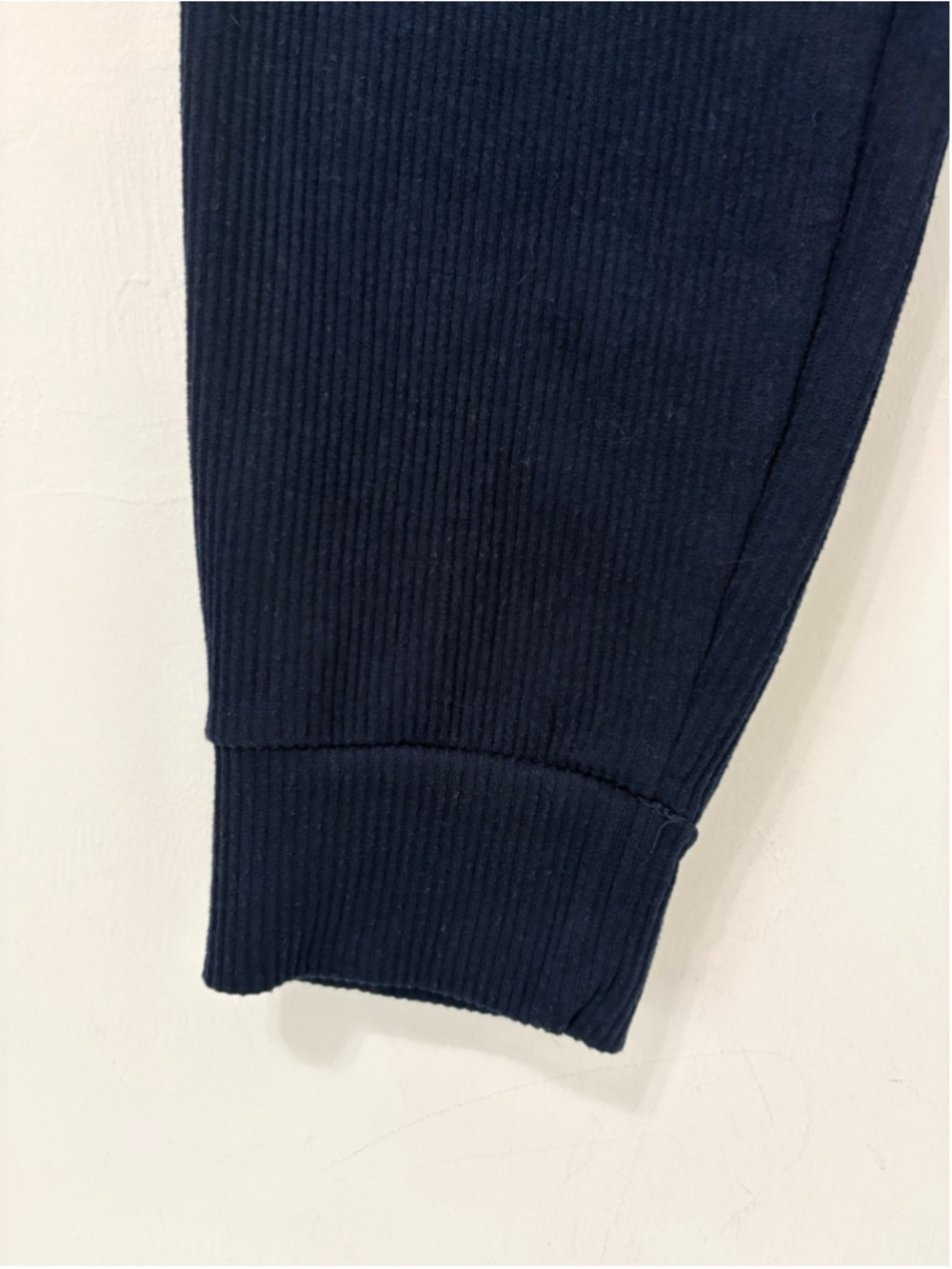 Alo Yoga Muse Sweatpants Sz M Navy EUC - Picture 6 of 10
